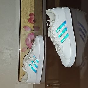 Adidas  white Grand Court sneakers youth size  6